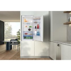 BEKO BCSA285E4ZSN kombinierter integrierter Kühlschrank  271 l  Weiß