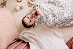 Kuscheldecke für Neugeborene - CANDIDE - GASPARD & LILY - 70 cm - 3-9 