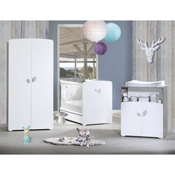 Babyzimmer Leaf Trio: Bett 120x60, Wickelkommode und Kleiderschrank - 