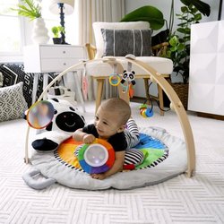 BABY EINSTEIN Zen s Activity Milestones Spielmatte mit Holzstange, mul