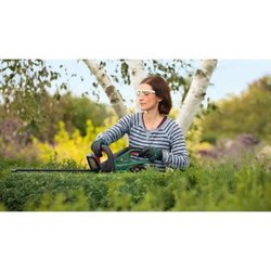 UniversalHedge Cut 18-55 cordless hedge trimmer with 2 Bosch batteries
