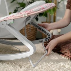 INGENUITY Keep Cozy 3-in-1 Babywippe -Lily- 3 Positionen: Bogen mit ab
