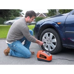 BLACK & DECKER Programmeerbare compressor 12 V / 220V 11 bar