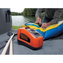 BLACK & DECKER Programmeerbare compressor 12 V / 220V 11 bar